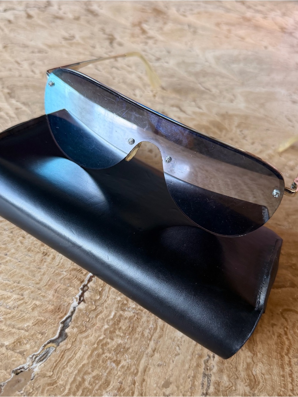 Le Specs Unisex Shield Sunglasses in Smoke - Unbranded